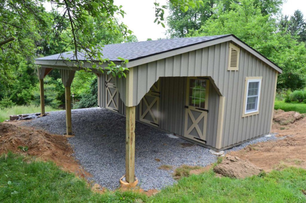 Horse barn with 2 horse stalls and tack room